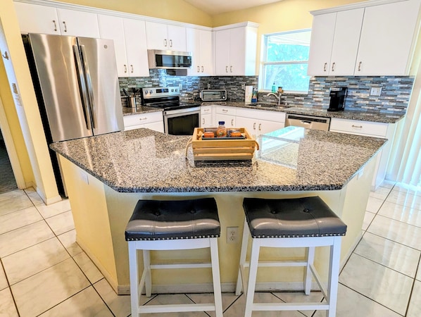 Microonde, forno, piano cottura, lavastoviglie