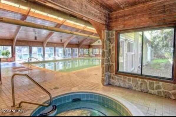 Piscina coperta, piscina all'aperto