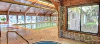 Surfrider Getaway - Steps Away from the beach!