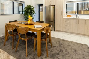 Dining - 3 Bedroom 2 Bathroom Hagley Parkside Perch (Christchurch)