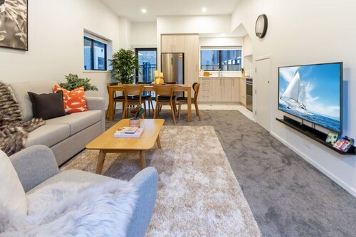 3 Bedroom 2 Bathroom Hagley Parkside Perch