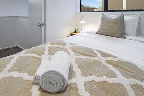 3 Schlafzimmer, Schreibtisch, Bügeleisen/Bügelbrett, Reisekinderbett