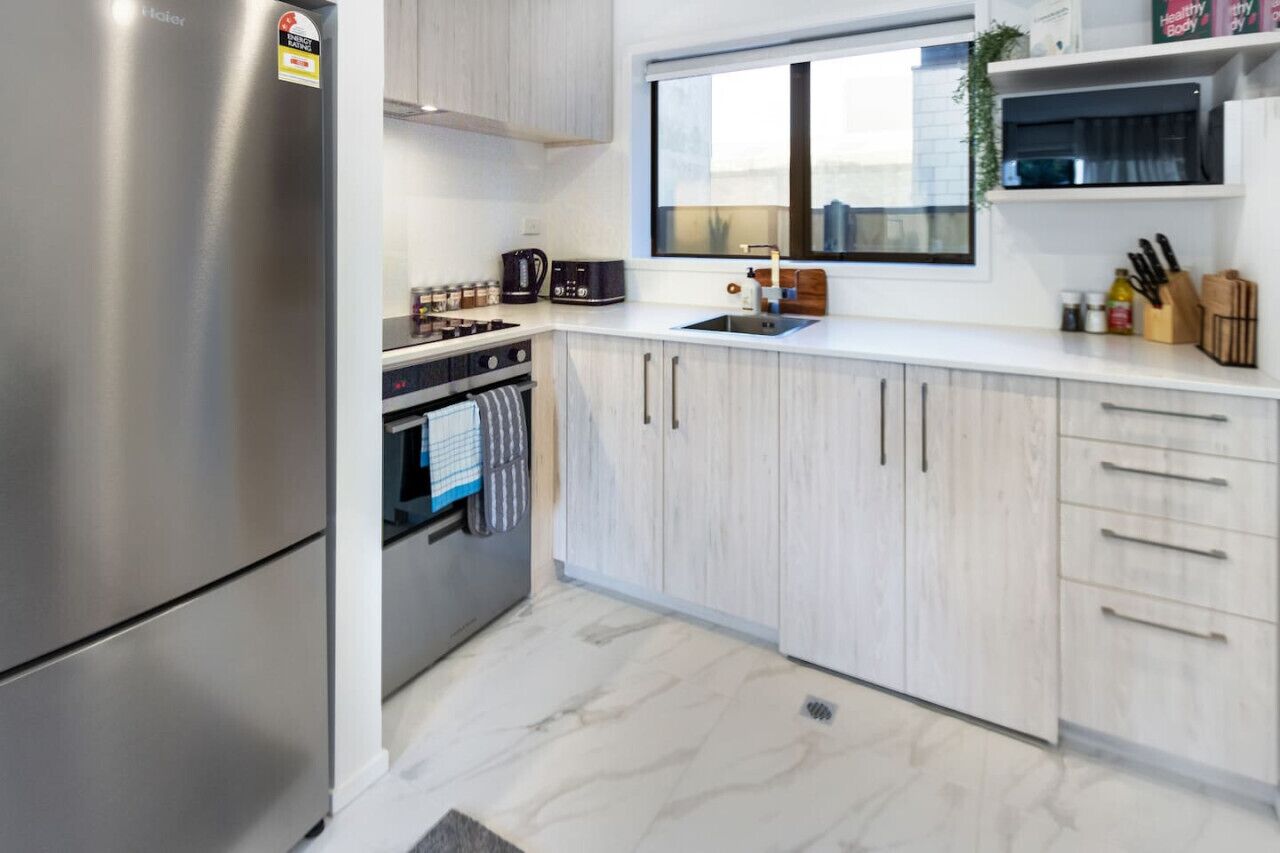 Refrigerador, microondas, horno, placa de cocina