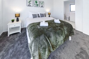 2 habitaciones, tabla de planchar con plancha y wifi gratis 
