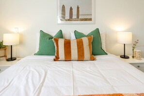 2 bedrooms, iron/ironing board, free WiFi, bed sheets