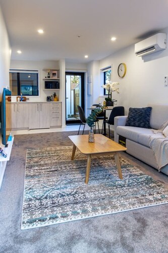 Charming Downtown Hideaway 1 bed 1 bath