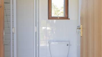 Basic Single Room | Bathroom | Shower