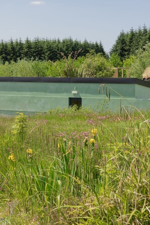 المنشأة من الخارج