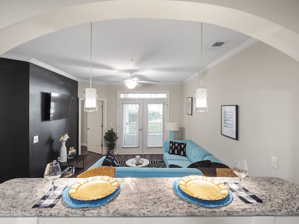 Smart TV, table tennis