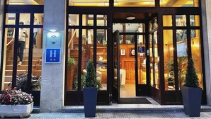 Front of property - Hotel La Rivera  (Cabrales)