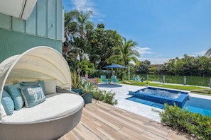 Piscina all'aperto, una piscina riscaldata