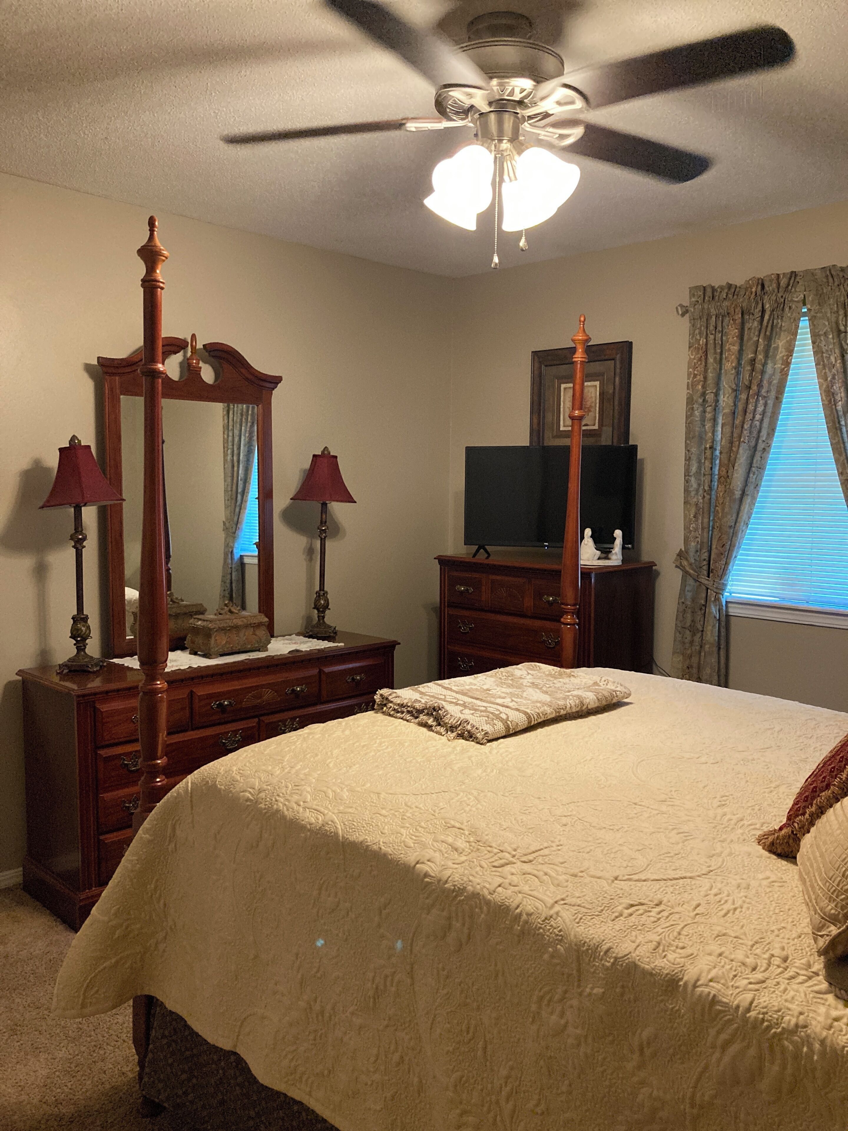 3 chambres, fer et planche à repasser, lit parapluie, Wi-Fi gratuit