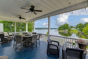 Outdoor dining - Murray Shores Getaway w/ Kayaks + Sea-Doo for Rent (Saluda County)