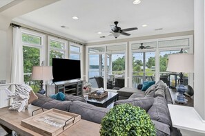 TV - Murray Shores Getaway w/ Kayaks + Sea-Doo for Rent (Saluda County)