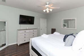 6 chambres, bureau, fer et planche à repasser, lit parapluie