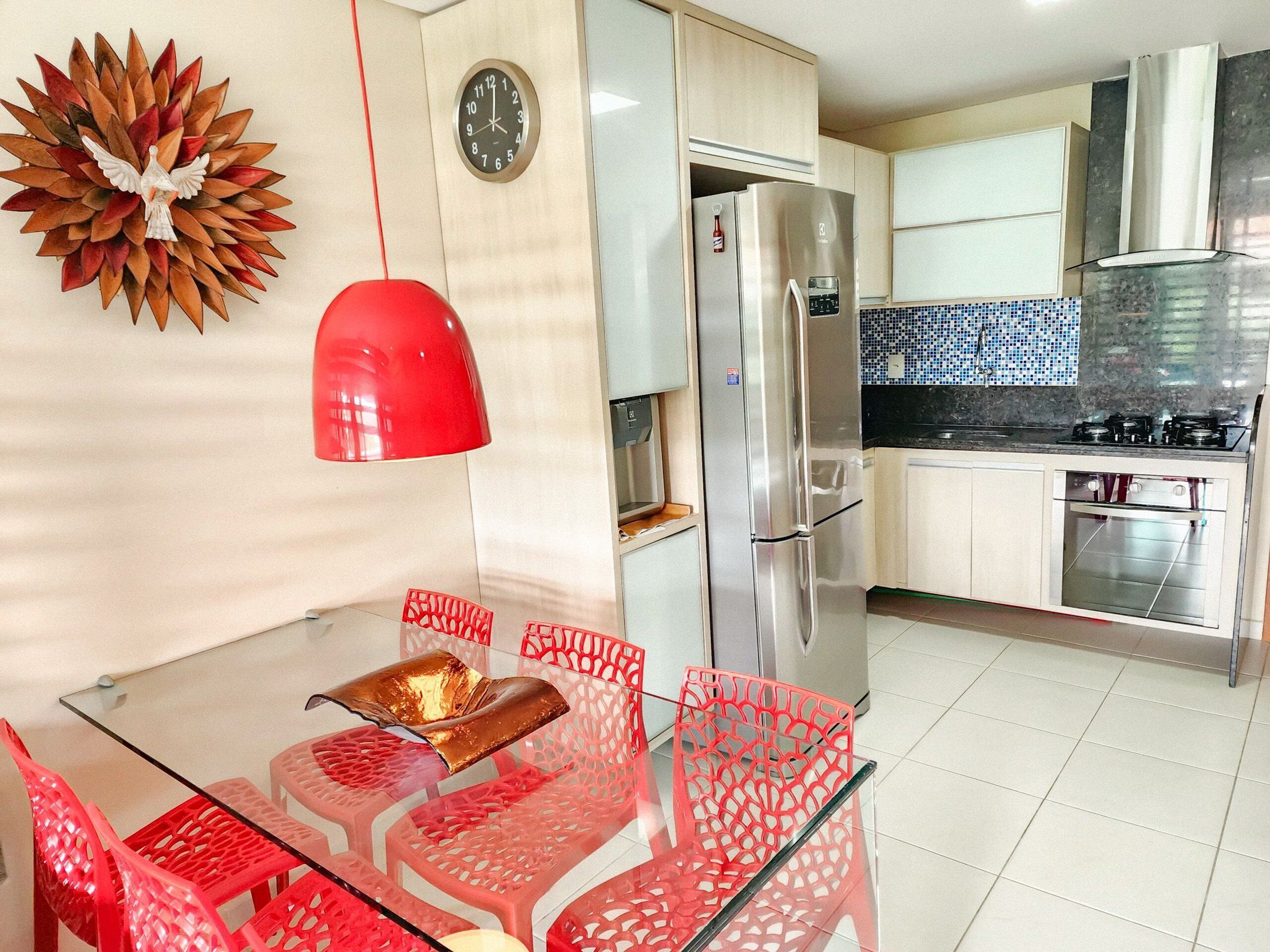 Family Apartment | Private kitchen | Fridge, cookware/dishes/utensils