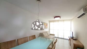 Apartamento conforto | Área de estar | TV 40 polegadas com canais digitais