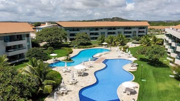 3 piscinas externas