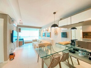 คอมฟอร์ทอพาร์ทเมนท์ | ครัวส่วนตัว | ตู้เย็น, เครื่องครัว/จาน/ช้อนส้อม