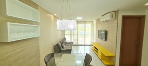 Leilighet | Oppholdsområde | En 40-tommers TV med digitale kanaler