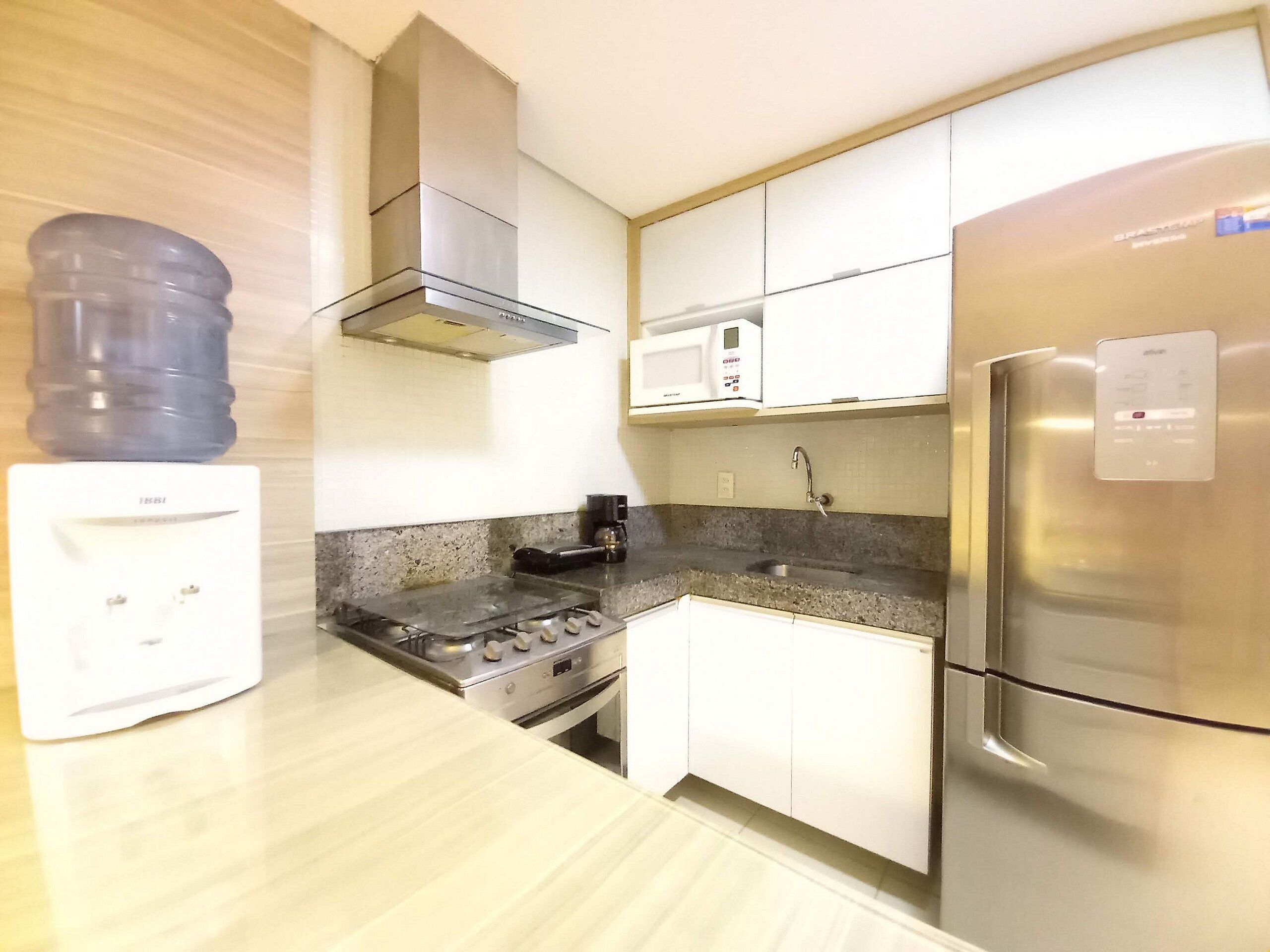 Classic Apartment | Private kitchen | Fridge, cookware/dishes/utensils