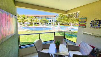 Apartamento clássico | Opções para refeição ao ar livre