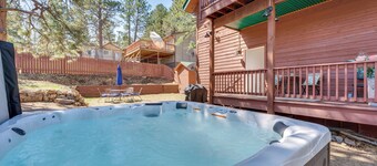 2 Mi to Lake Estes: Home w/ Deck & Grill