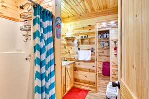 Hair dryer, towels - Cozy Lake Sardis Cabin w/ Stunning View! (Tuskahoma)