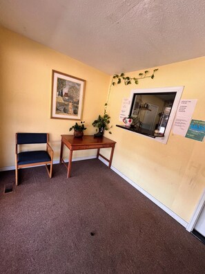 Reception - Economy Inn Express (Pauls Valley)