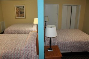 Pillow-top beds, free WiFi, bed sheets - Economy Inn Express (Pauls Valley)