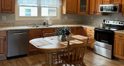 Newly Remodeled Town House!