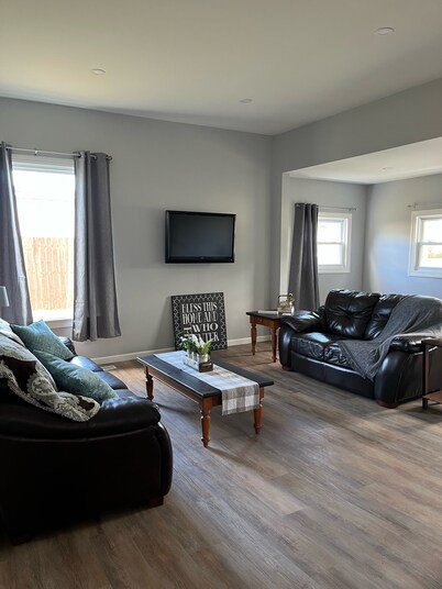 Newly Remodeled Town House!