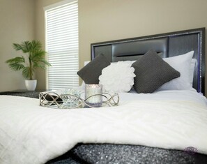 1 habitación, tabla de planchar con plancha, wifi gratis y ropa de cama 