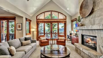 Télévision, cheminée, espaces bureaux