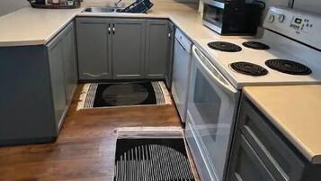Geladeira, micro-ondas, fogão, cooktop