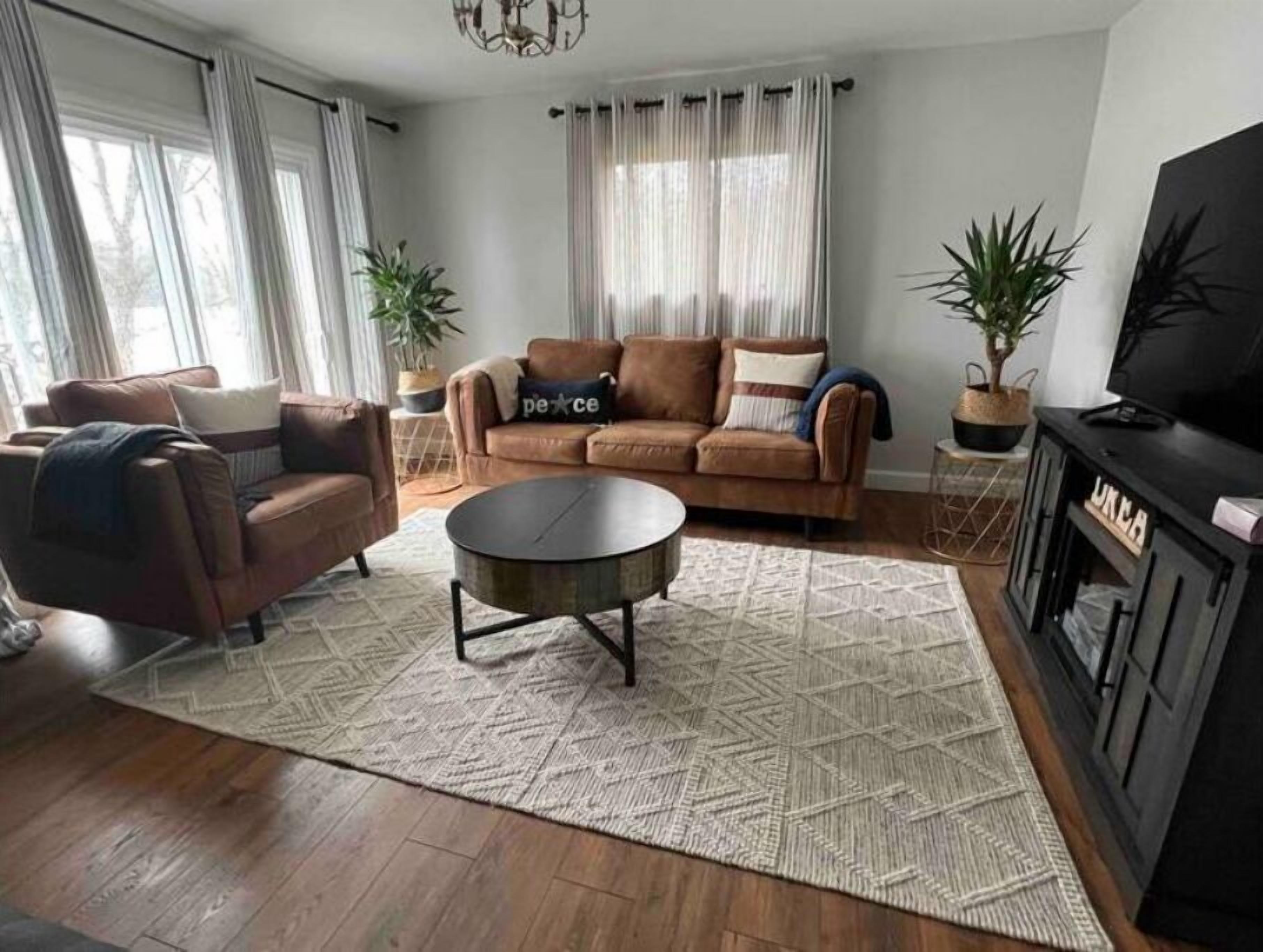 تلفزيون ذكي، مدفأة، كُتُب