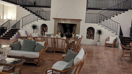 Interior. Naples Marina Getaway Studio DIRECT WATER VIEWS!