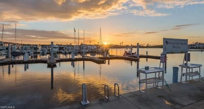 Naples Marina Getaway Studio now freshly REMODELED!