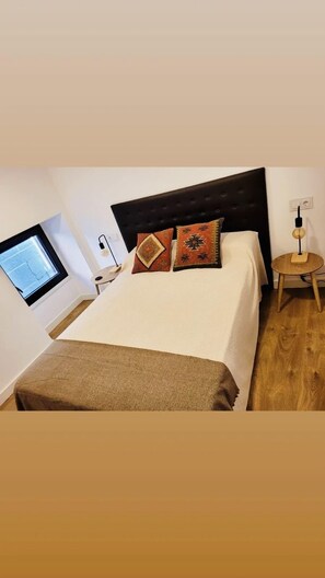 3 habitaciones, tabla de planchar con plancha, wifi y ropa de cama