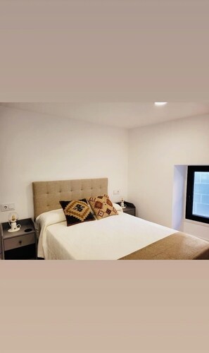 3 chambres, fer et planche à repasser, Wi-Fi, draps fournis