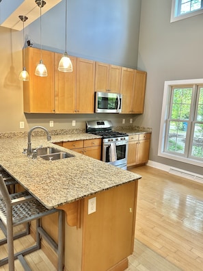 Fridge, cookware/dishes/utensils