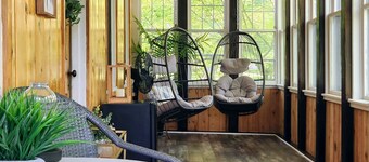 Winter Fun Near Ski Hills with King bed and NEW Sauna