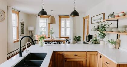 Fall Colors on the St Croix River with King bed and NEW Sauna