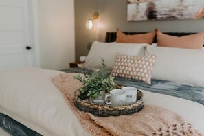 4 bedrooms, desk, iron/ironing board, travel crib