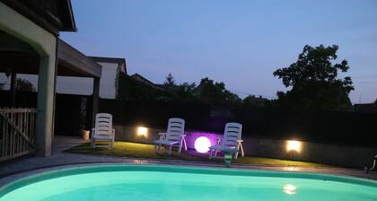 Maison spacieuse avec piscine , idéale pour les familles