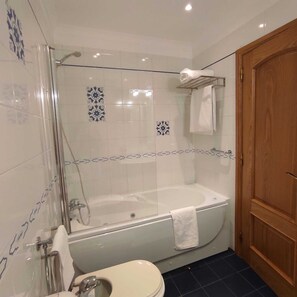 Whirlpool, Haartrockner, Bidet, Handtücher