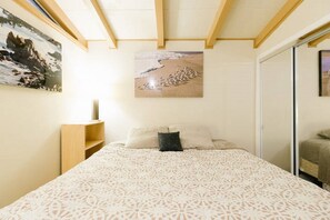 5 bedrooms, iron/ironing board, free WiFi, bed sheets