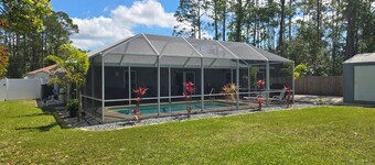 Relaxing Pool Home with spacious parking, close to Flagler Beach & Daytona
