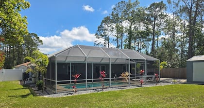 Relaxing Pool Home with spacious parking, close to Flagler Beach & Daytona