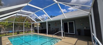 Relaxing Pool Home with spacious parking, close to Flagler Beach & Daytona